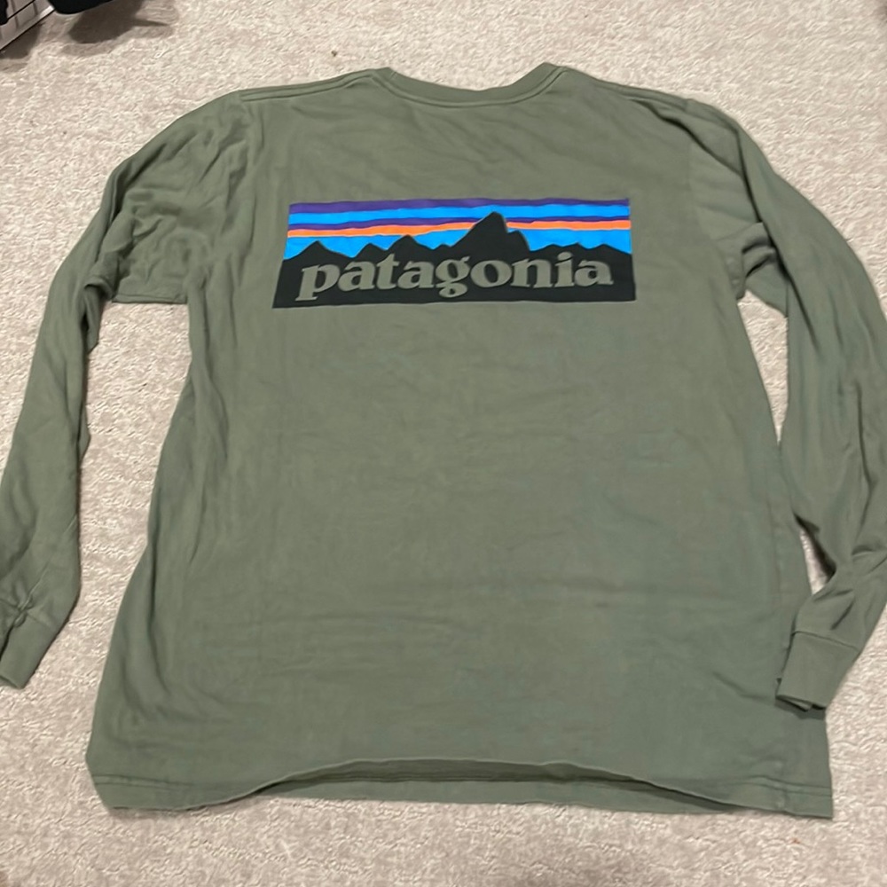 Men’s small Patagonia long sleeve